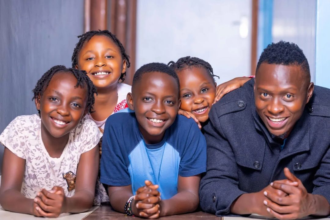 Oga Obinna with his four kids. Photo/Instagram/Oga Obinna